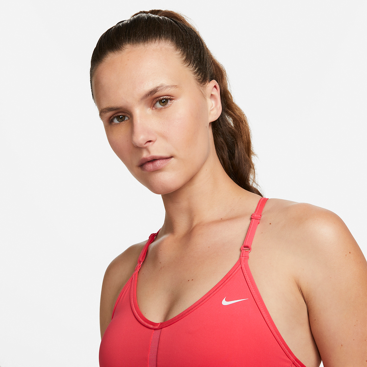 Nike Performance INDY V NECK BRA - Light support sports bra -  fireberry/berry 