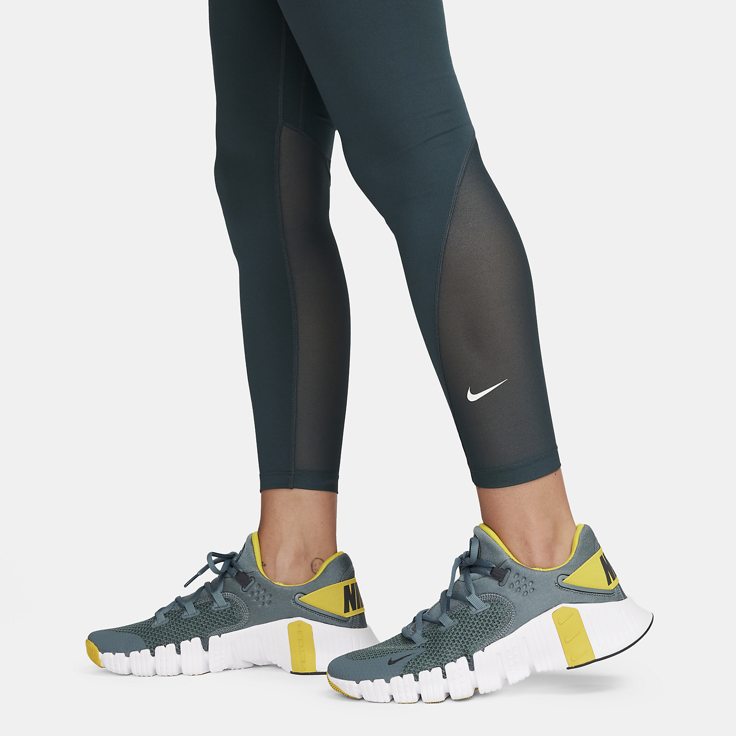 Nike Fast Women's Mid-Rise 7/8 Running Leggings with Pockets. Nike IE