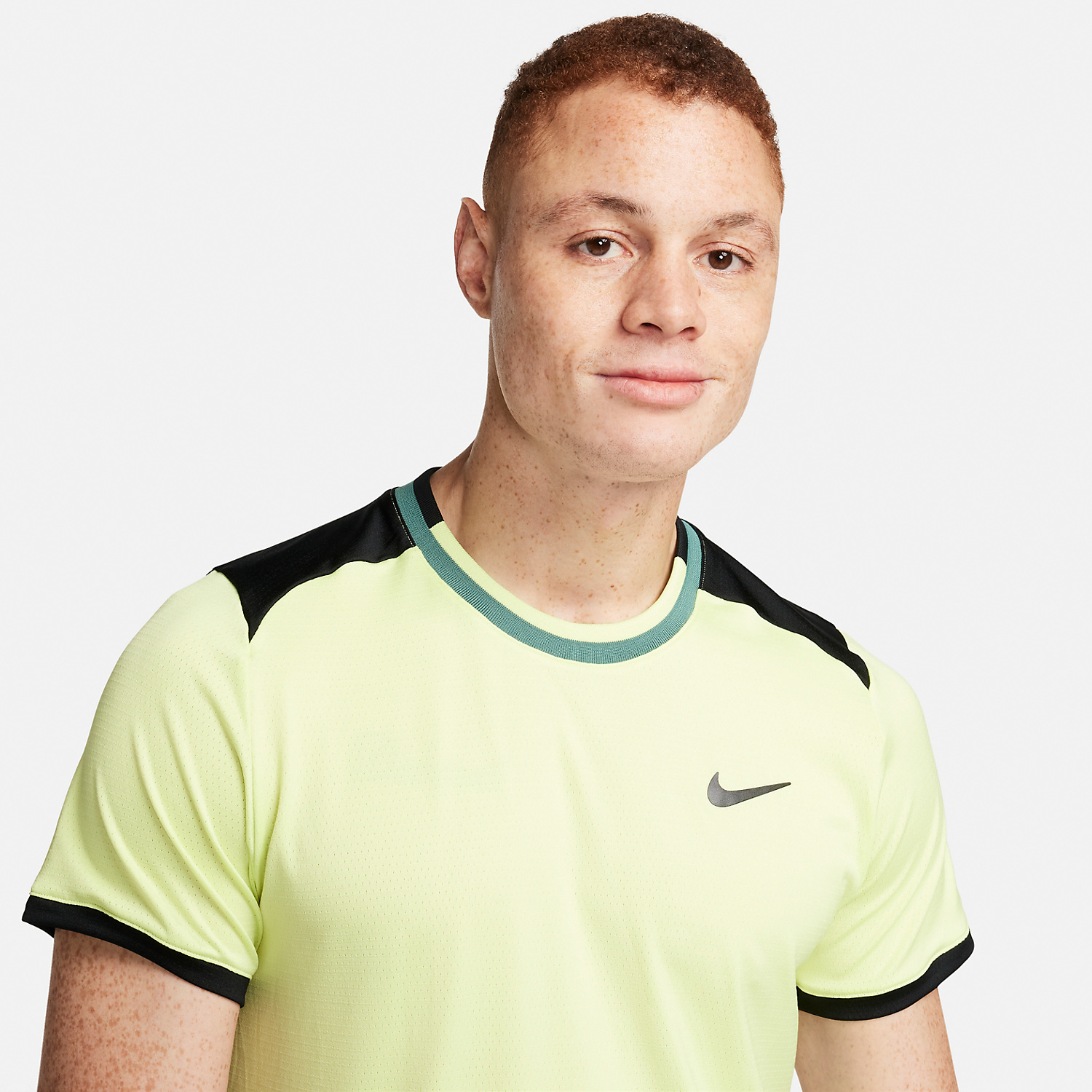 Nike Court Dri-FIT Advantage Men's Tennis T-Shirt - Light Lemon