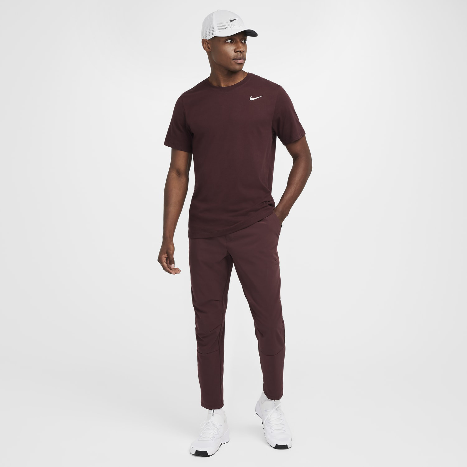 Nike DRI-FIT バーガンディ シャツ Nike Dri-FIT Court Men's Tennis T-Shirt - Burgundy Crush
