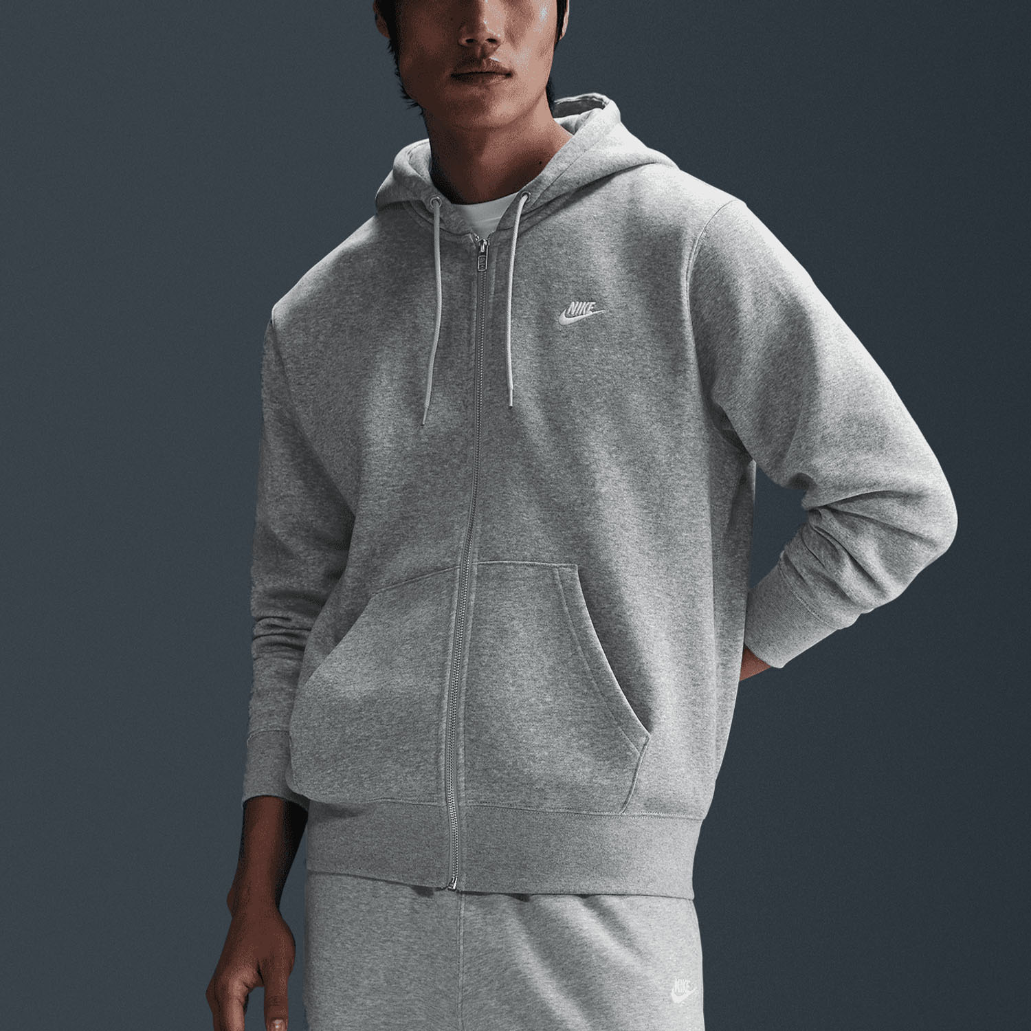 Nike Club Fleece Felpa - Dark Grey Heather/Light Smoke Grey/White