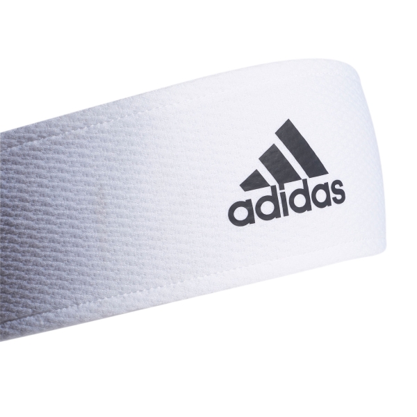 Adidas store a fascia
