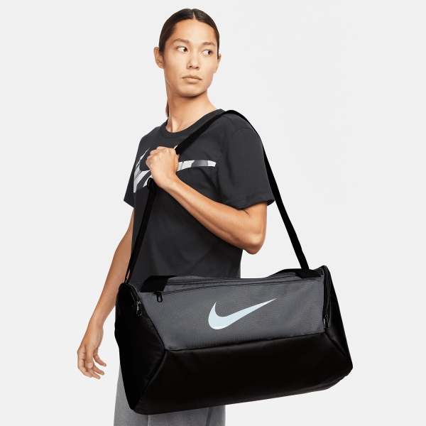 Nike Brasilia 9.5 Bolso Pequeño - Flint Grey/Black/White