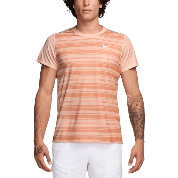 Maglietta Tennis Uomo Nike Court DriFIT Victory Maglietta  Washed Coral/White FZ6923664