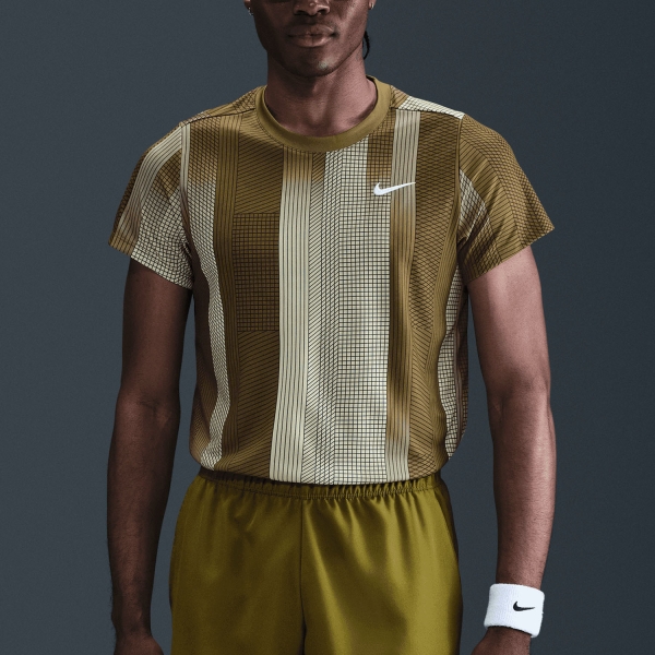  Nike Victory Graphic Camiseta  Olive Flak/White HM6505368