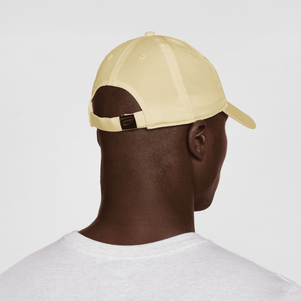 Nike Dri-FIT Club Cap - Coconut Milk/Metallic Black
