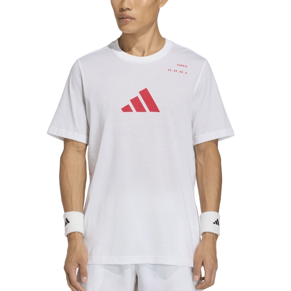 Camisetas de Tenis Hombre adidas Category Graphic Camiseta  White/Pure Ruby KB9451