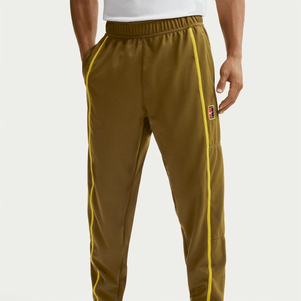 Nike Court Heritage Pants - Olive Flak/Saffron Quartz
