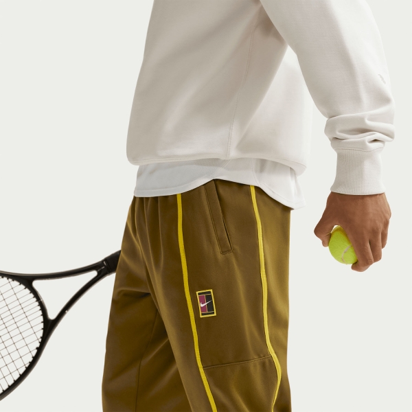 Nike Court Heritage Pants - Olive Flak/Saffron Quartz