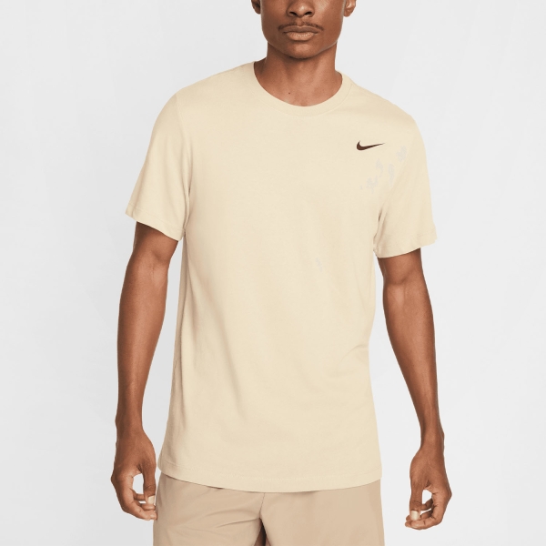 Camisetas de Tenis Hombre Nike DriFIT Court Camiseta  Desert Khaki/Black AR6029253