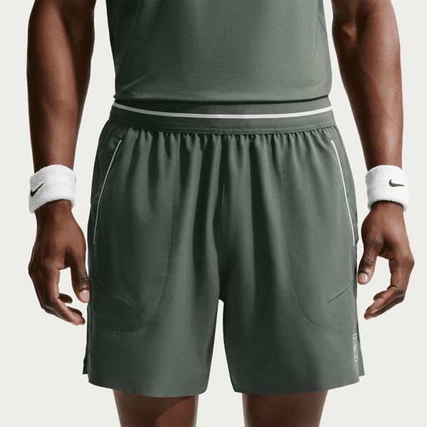 Pantaloncini Tennis Uomo Nike Court Advantage 6in Pantaloncini  Camo Green/Cucumber Calm FZ6913303