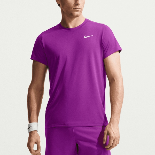 Camisetas de Tenis Hombre Nike Court Victory Camiseta  Bold Berry/White FZ6921505