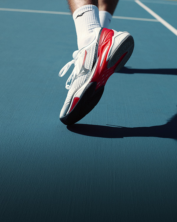 Bright tones, decisive play
Mizuno Bright Side Pack