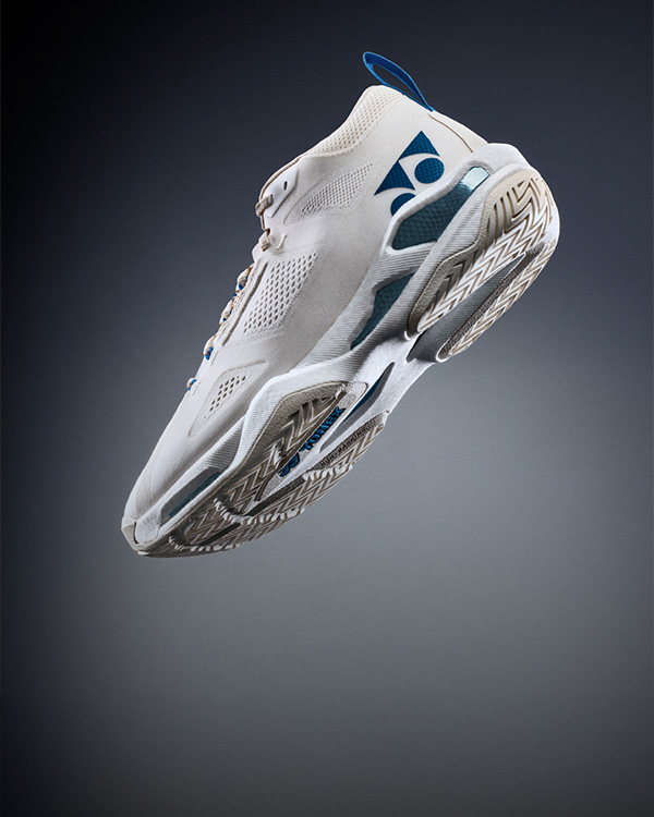 Power, stability and comfort
Yonex Grpht Thrttl